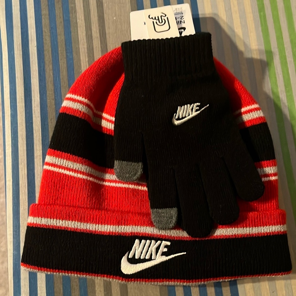New Nike boy beanie and glove set